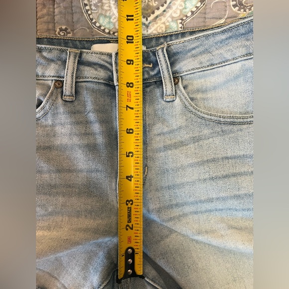 KanCan Light Wash Size Medium Denim Shorts - Picture 7 of 9